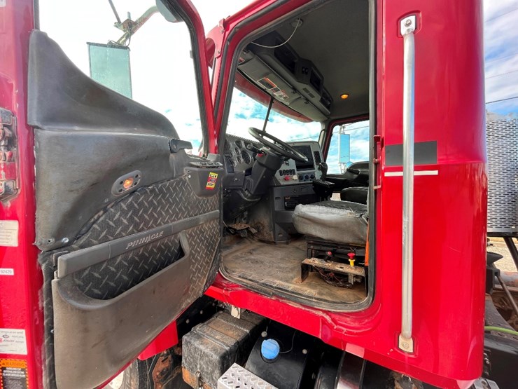 2013-mack-chu613-image-7