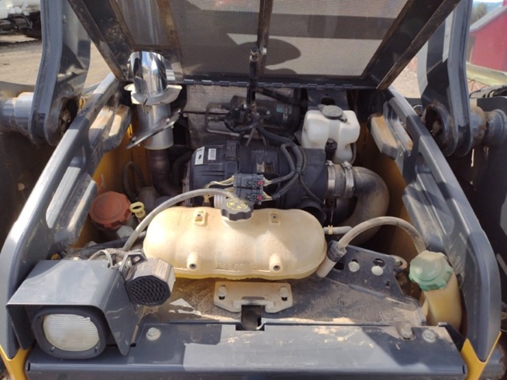 18-deere-323e-image-35