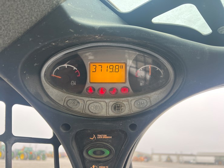 2020-bobcat-t595-image-6