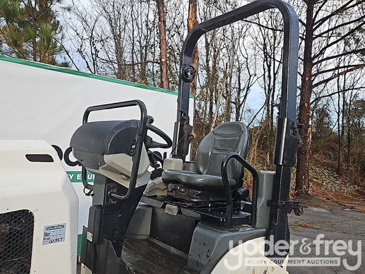 2014-caterpillar-cb24b-image-16