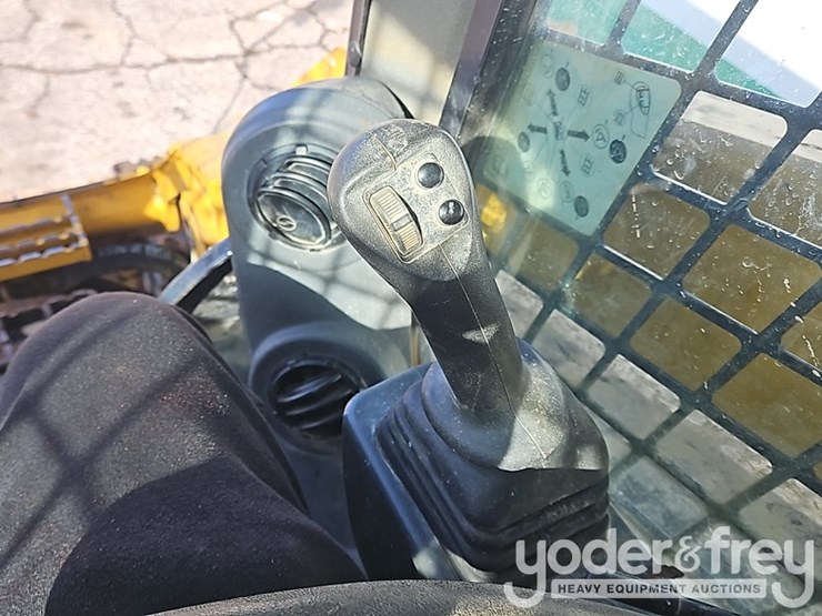 2021-caterpillar-299d3-image-26