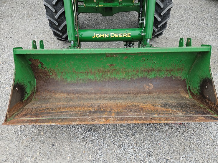 2016-john-deere-6120e-image-3