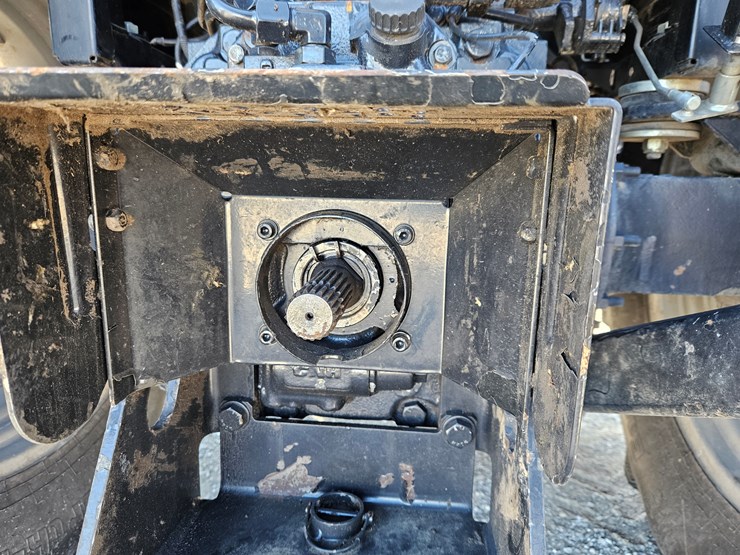 case-ih-farmall-120c-image-19