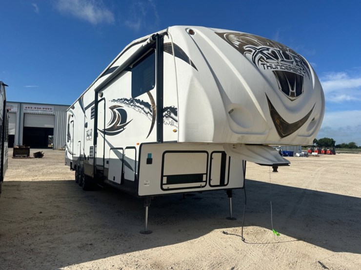 2013-xlr-thunderbolt-35x14-5th-wheel-camper-image-3