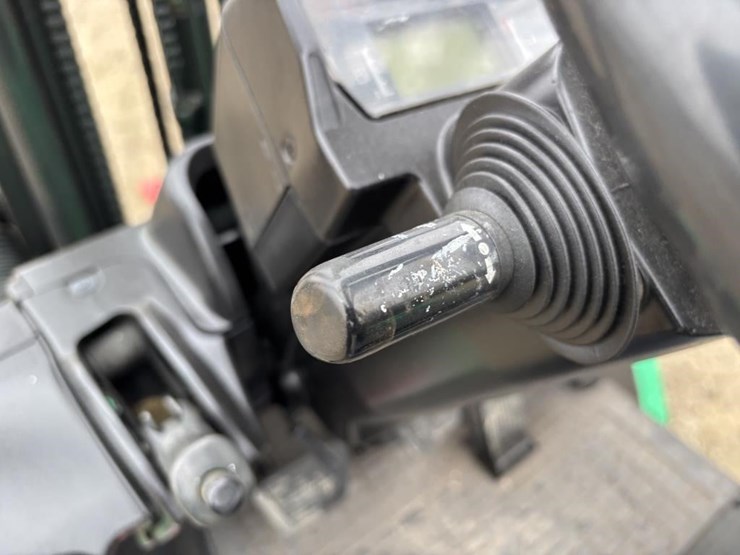 2020-mitsubishi-fg25n-image-19