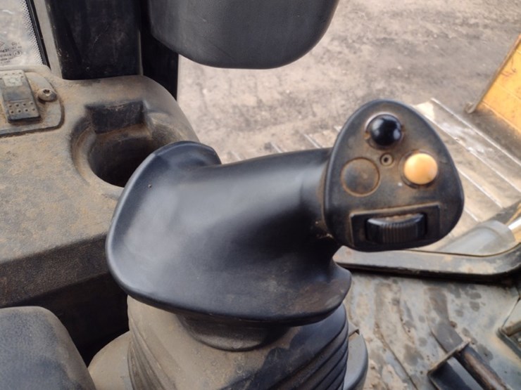 caterpillar-d5k2-lgp-image-12