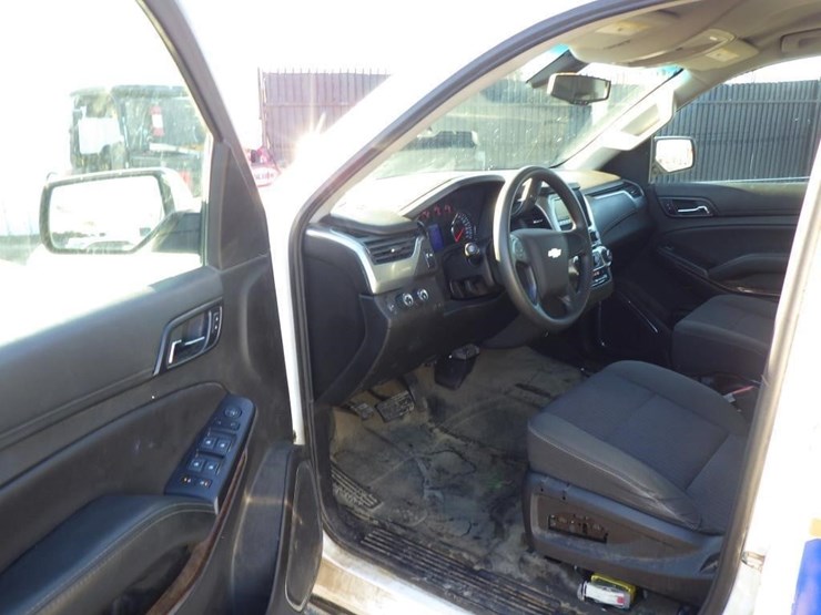 2019-chevrolet-suburban-image-5