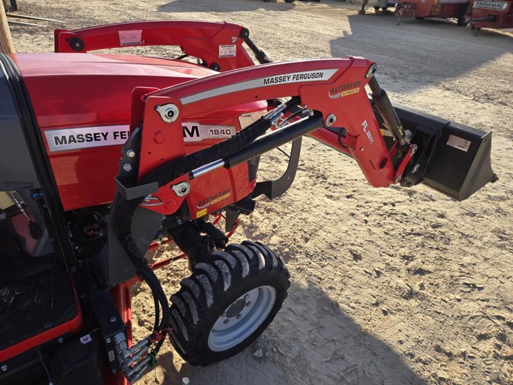 2021-massey-ferguson-1840m-image-17