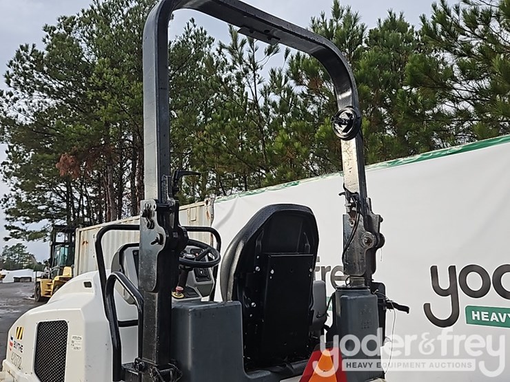 2014-caterpillar-cb24b-image-18