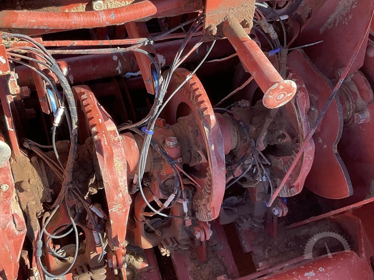 1980-hesston-4900-image-19