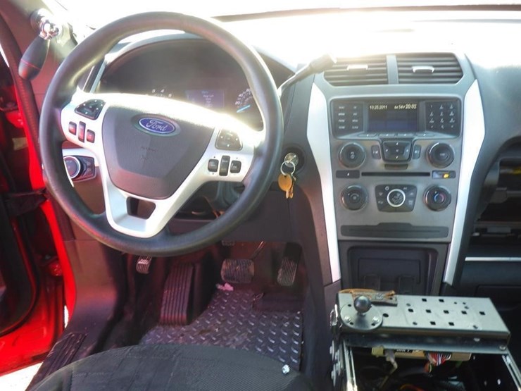 2013-ford-explorer-image-9