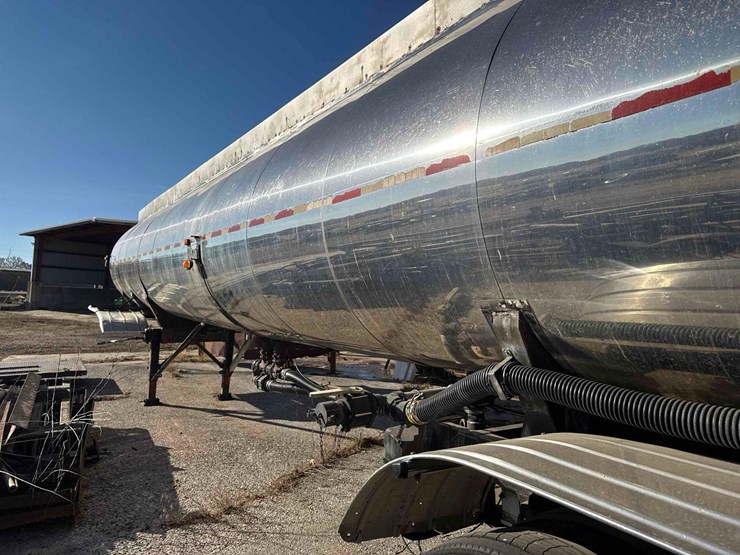 1976-6500-gal-ss-tanker-image-20