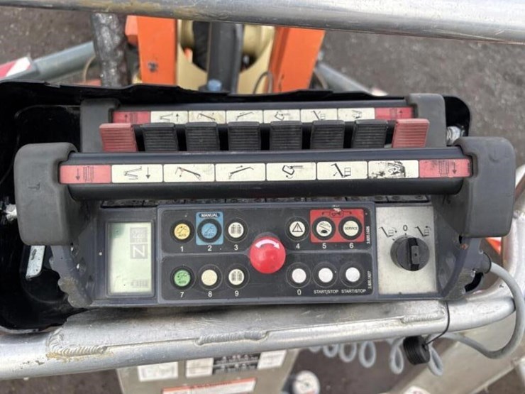 2014-jlg-x700aj-image-22