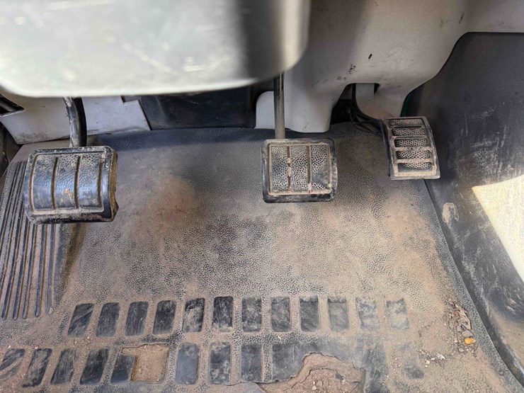 volvo-d13-semi-image-36