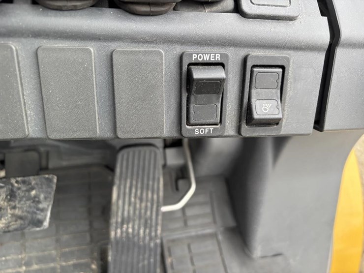 2021-caterpillar-gp30n-image-26