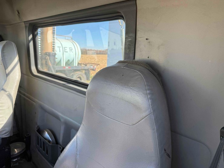 volvo-d13-semi-image-31