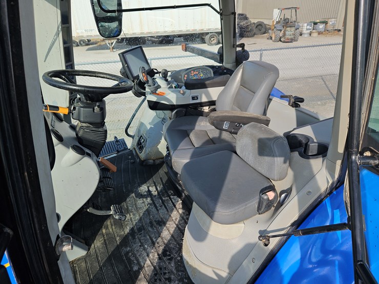 2015-new-holland-t8.410-image-7
