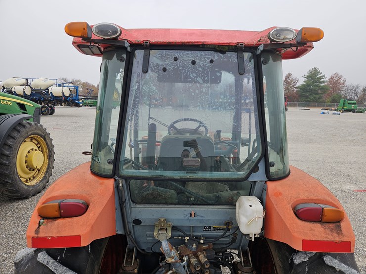 2008-kubota-m7040-image-11