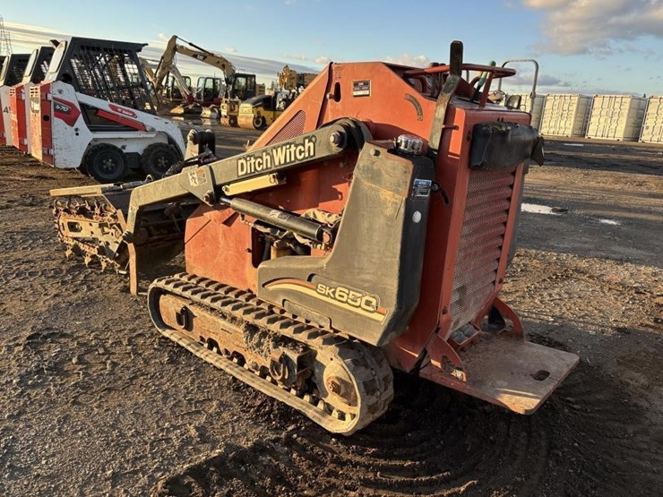 2006-ditch-witch-sk650-image-4