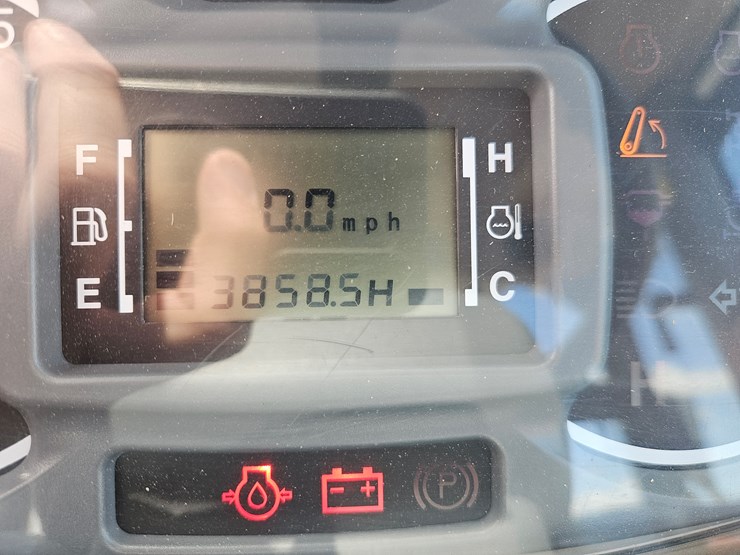 2014-massey-ferguson-4610-image-13