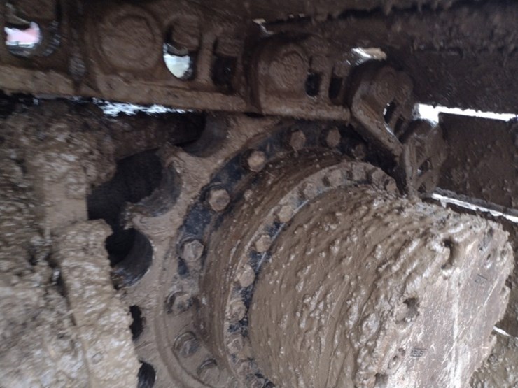 deere-200-lc-image-33