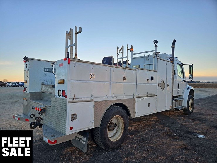 2005-freightliner-m2-106-image-6