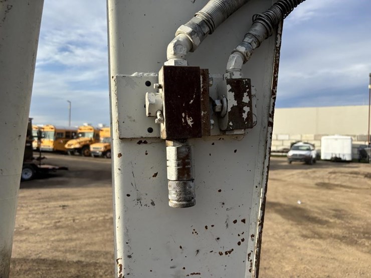 2012-takeuchi-tb180fr-image-16