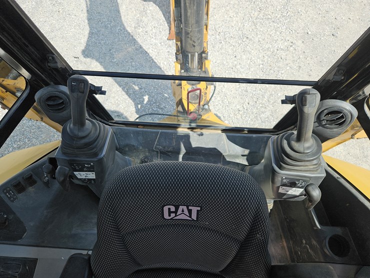 #203035-•-2021-caterpillar-416st-backhoe-image-13