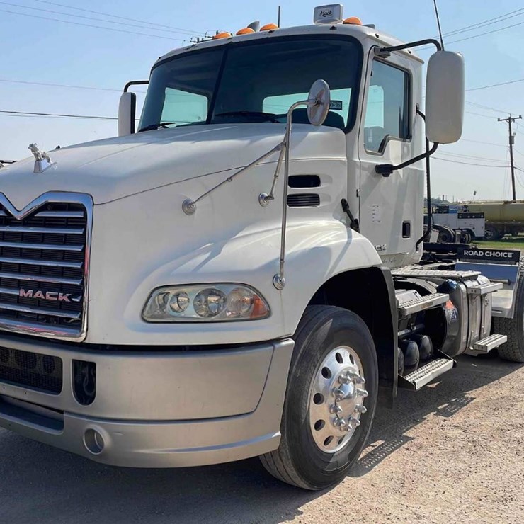 2015 MACK CXU613
