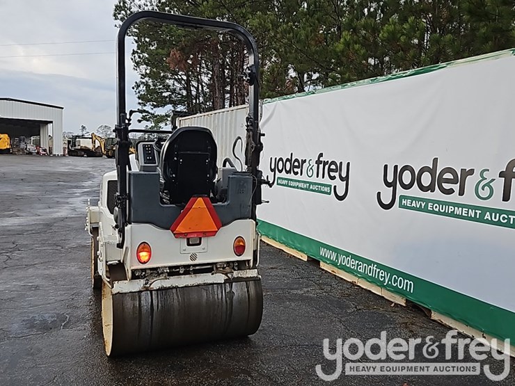 2014-caterpillar-cb24b-image-4