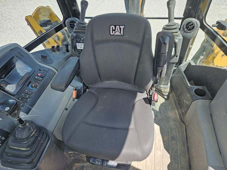 #203035-•-2021-caterpillar-416st-backhoe-image-10