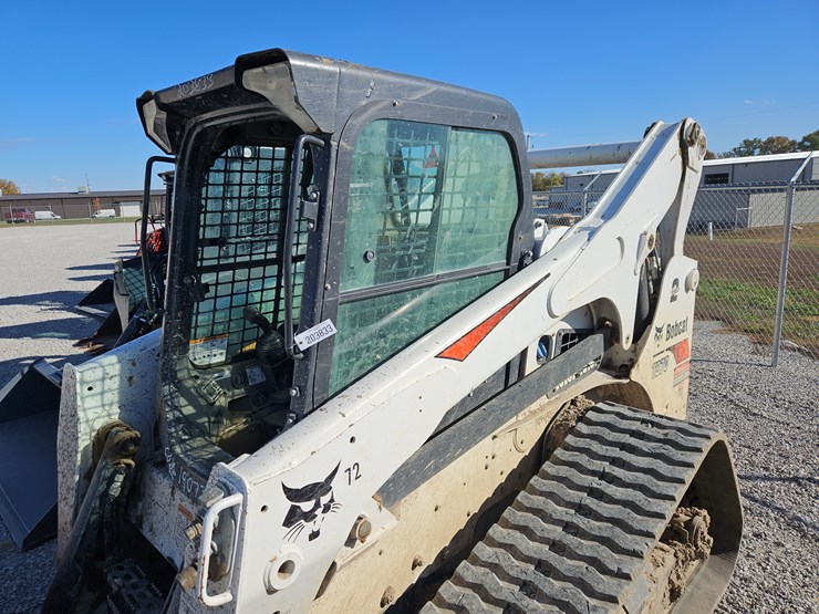 2020-bobcat-t870-image-12