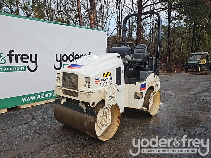 2014-caterpillar-cb24b-image-1