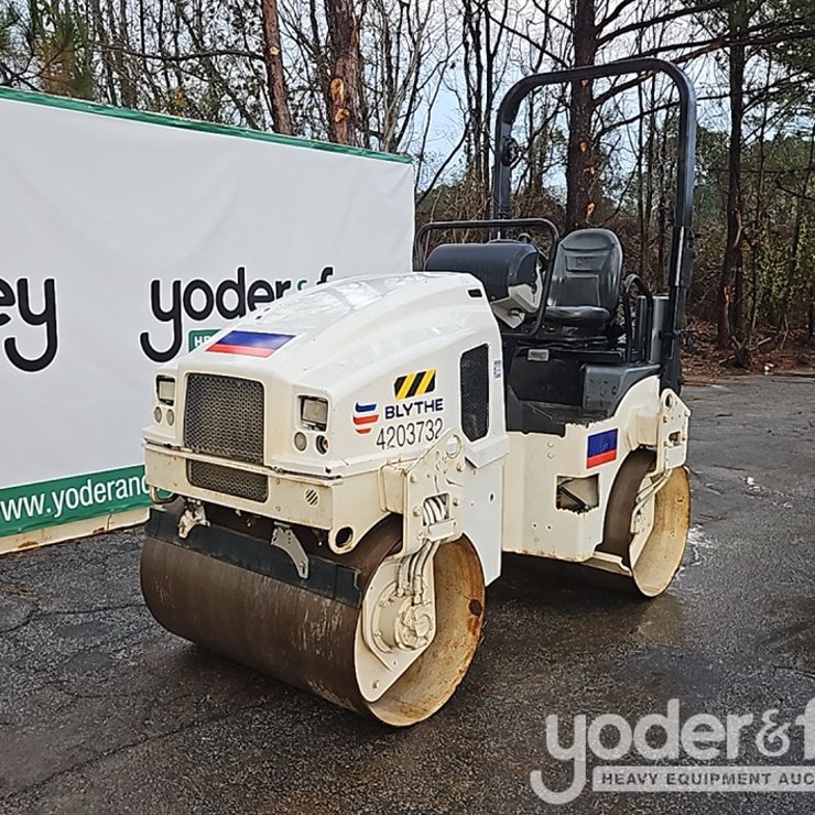 2014 CATERPILLAR CB24B