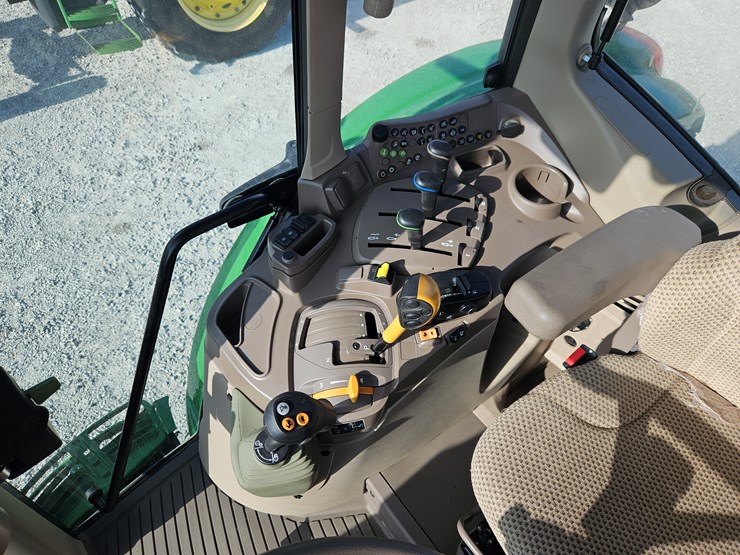 2024-john-deere-6140m-image-8