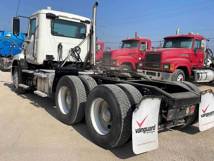 2015-mack-cxu613-image-4