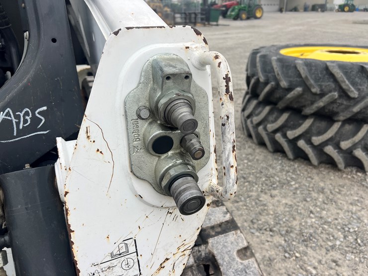 2020-bobcat-t595-image-3
