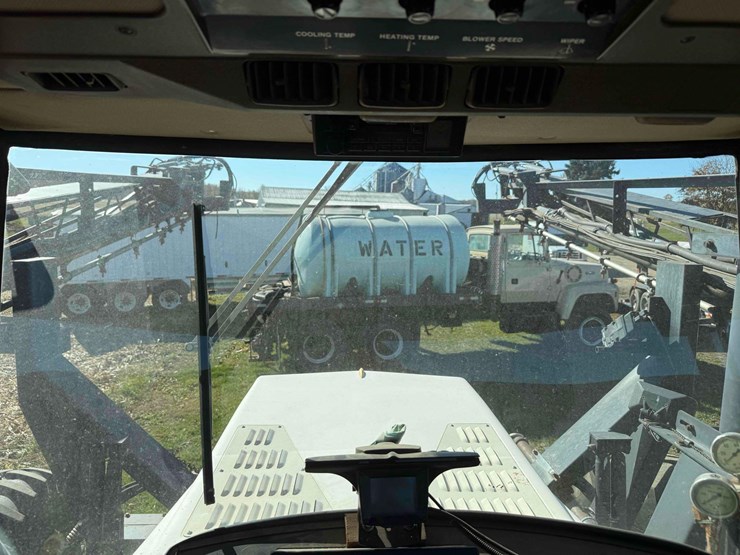 willmar-8400-sprayer-image-44