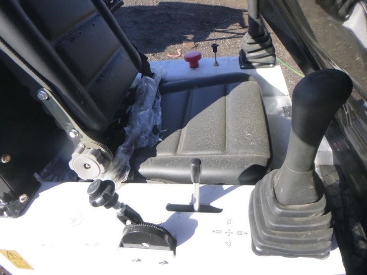 2025-bison-tele-bt360w-skid-steer-track-loader-image-14