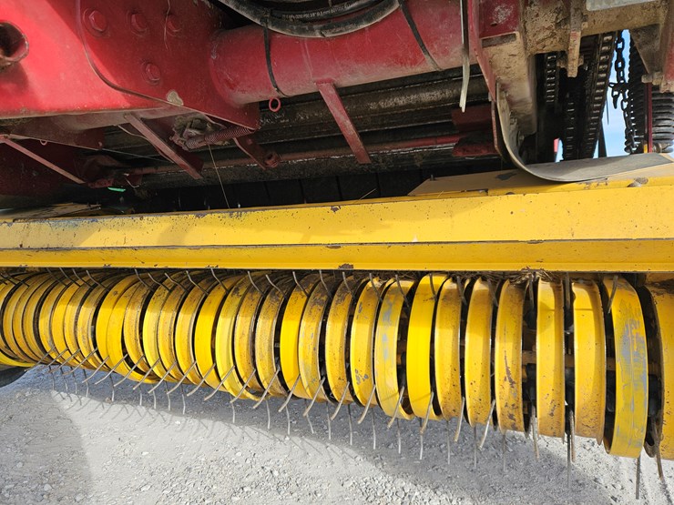 2012-new-holland-br7090-image-5