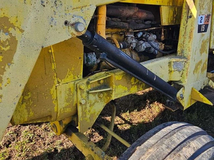 white-2-78-industrial-tractor-image-30