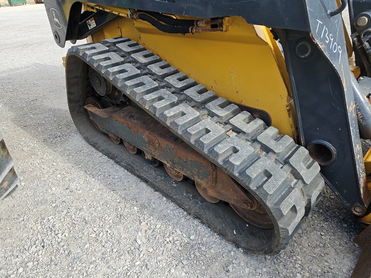 2010-deere-333d-image-22