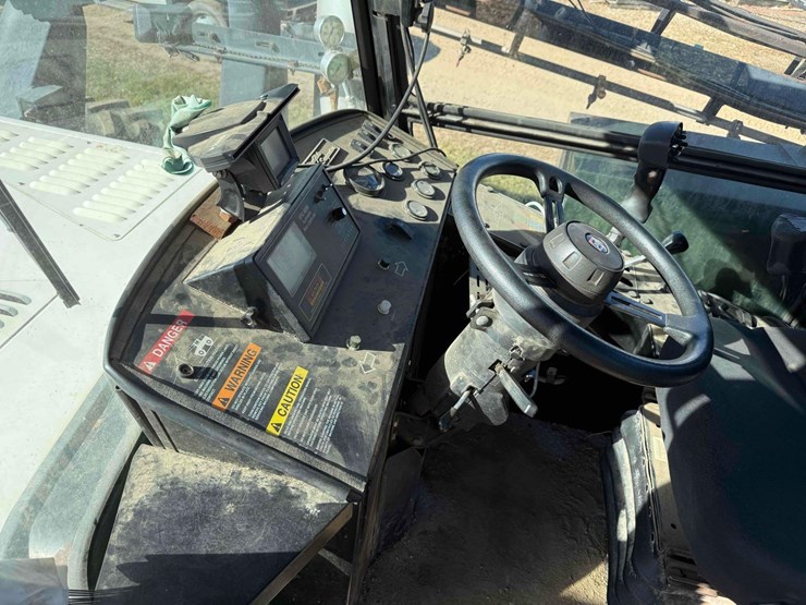 willmar-8400-sprayer-image-39