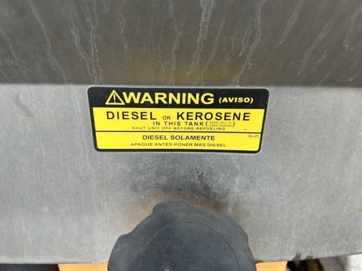 hydrotek-ss30005vs-towable-pressure-washer-image-19