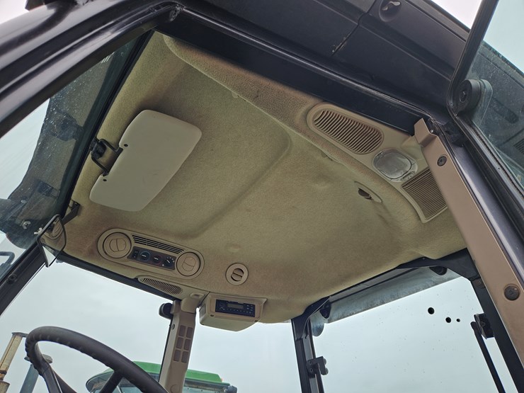 2016-john-deere-6120e-image-16