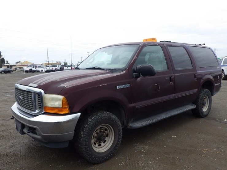 2000-ford-excursion-image-1