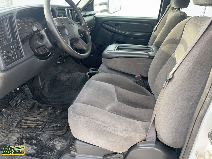 2005-gmc-sierra-3500-image-12