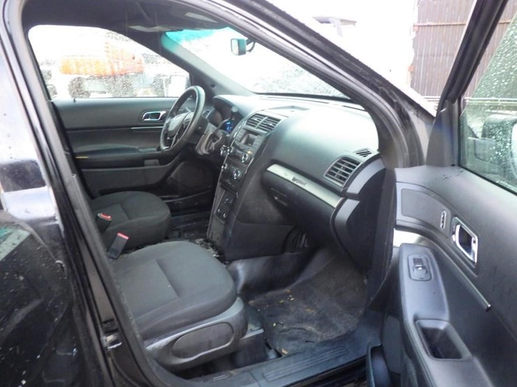 2017-ford-explorer-image-6