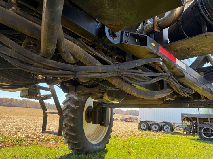 willmar-8400-sprayer-image-23