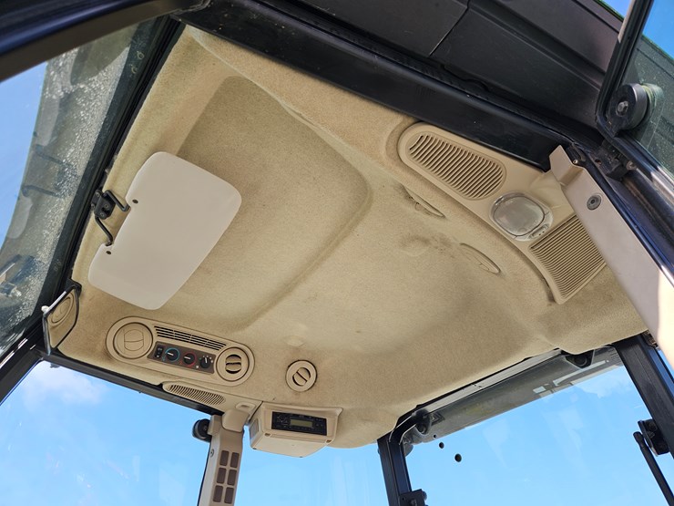 2011-john-deere-6100d-image-8